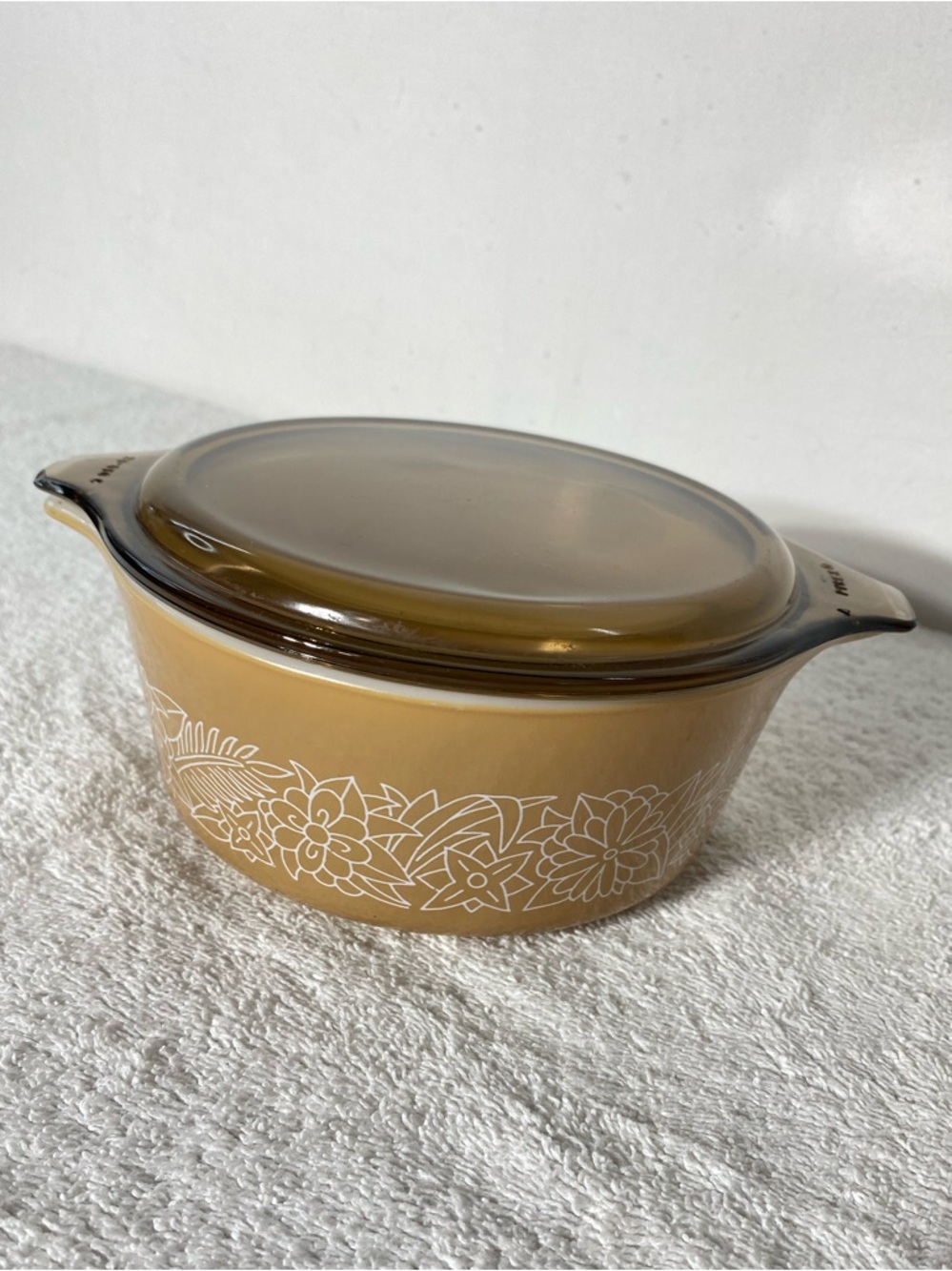 Vintage PYREX 472-B Woodland Pattern Small Round Casserole Dish W Amber Lid